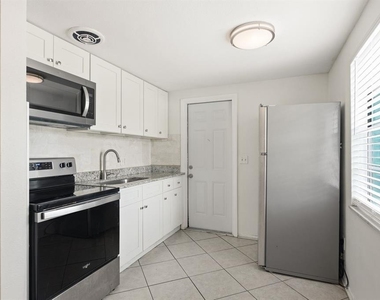417 Milwaukee Avenue - Photo Thumbnail 8