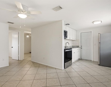 417 Milwaukee Avenue - Photo Thumbnail 6