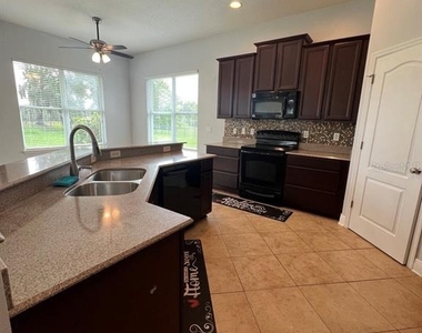 7926 Stoney Hill Drive - Photo Thumbnail 8