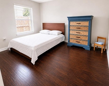 13830 Gentle Woods Avenue - Photo Thumbnail 9
