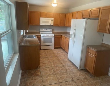 906 Essex Road - Photo Thumbnail 1