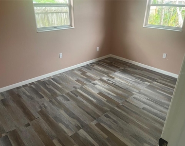 906 Essex Road - Photo Thumbnail 7