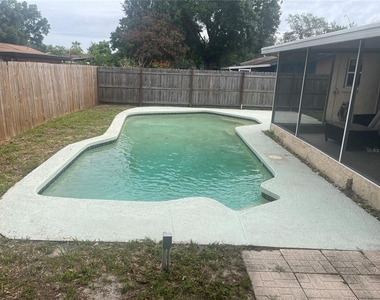 906 Essex Road - Photo Thumbnail 12