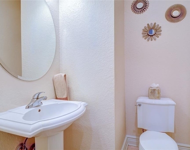 4907 Bayshore Boulevard - Photo Thumbnail 10
