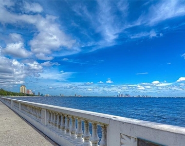 4907 Bayshore Boulevard - Photo Thumbnail 1