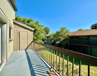 6324 Newtown Circle - Photo Thumbnail 13