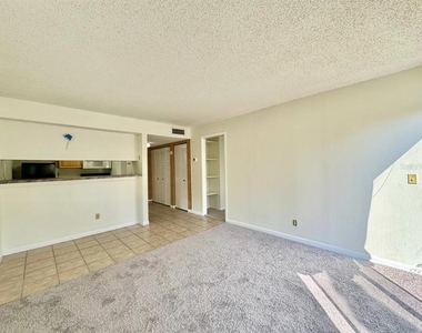 6324 Newtown Circle - Photo Thumbnail 7