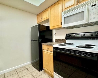 6324 Newtown Circle - Photo Thumbnail 4