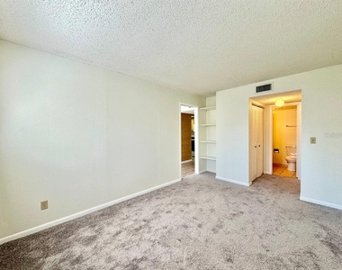6324 Newtown Circle - Photo Thumbnail 10