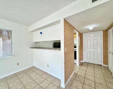 6324 Newtown Circle - Photo Thumbnail 2