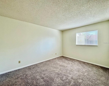 6324 Newtown Circle - Photo Thumbnail 8