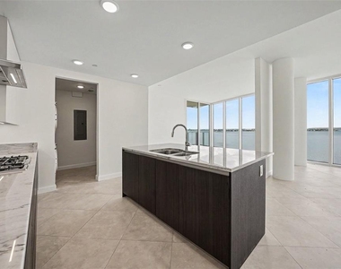 2900 W Bay To Bay Boulevard - Photo Thumbnail 11