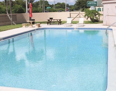9101 W Hillsborough Avenue - Photo Thumbnail 5