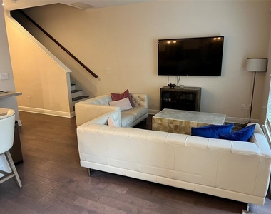 115 N Arrawana Avenue - Photo Thumbnail 4