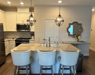 115 N Arrawana Avenue - Photo Thumbnail 3