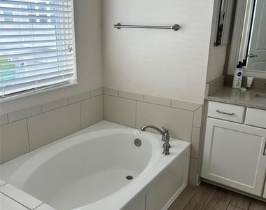 115 N Arrawana Avenue - Photo Thumbnail 13