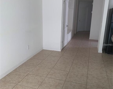 5725 Lacar Way - Photo Thumbnail 3