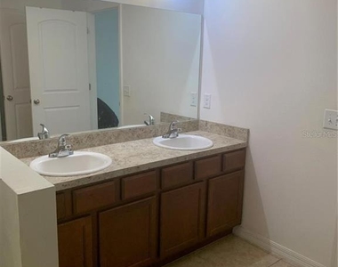 5725 Lacar Way - Photo Thumbnail 4