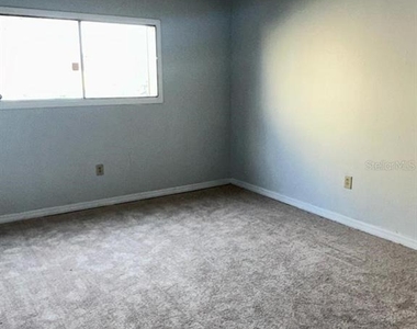 922 Lake Destiny Road - Photo Thumbnail 14