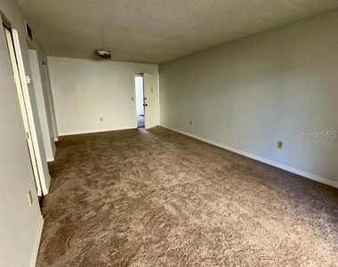 922 Lake Destiny Road - Photo Thumbnail 5