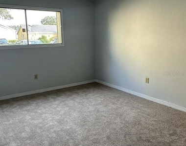 922 Lake Destiny Road - Photo Thumbnail 13