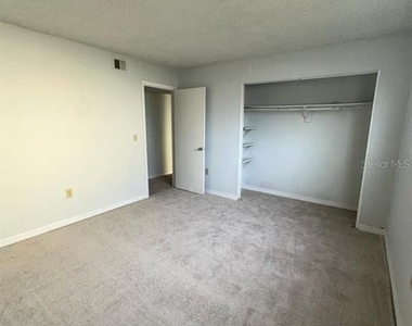 922 Lake Destiny Road - Photo Thumbnail 10