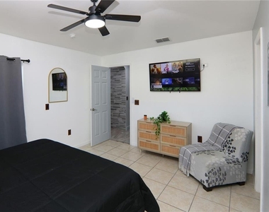1470 Wedge Way - Photo Thumbnail 12
