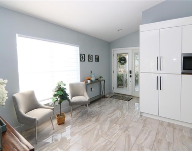 1470 Wedge Way - Photo Thumbnail 5