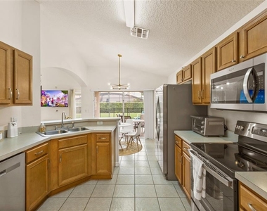 239 Carrera Avenue - Photo Thumbnail 10