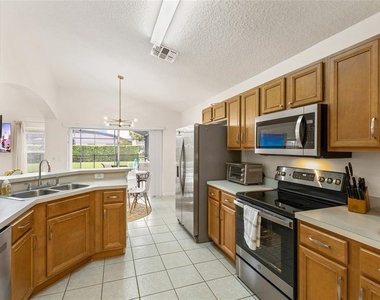 239 Carrera Avenue - Photo Thumbnail 11