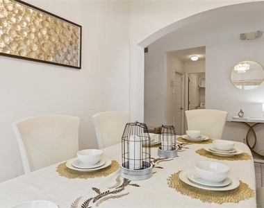 239 Carrera Avenue - Photo Thumbnail 13