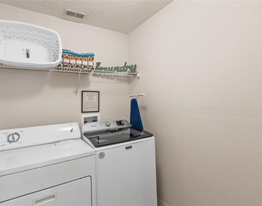 239 Carrera Avenue - Photo Thumbnail 15