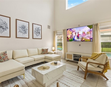 239 Carrera Avenue - Photo Thumbnail 4