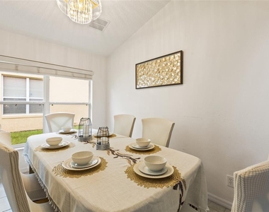 239 Carrera Avenue - Photo Thumbnail 12