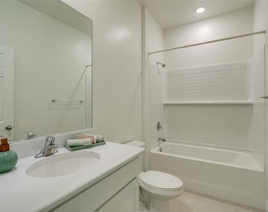 1452 Se 13th Terrace - Photo Thumbnail 33