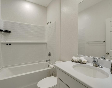 1452 Se 13th Terrace - Photo Thumbnail 28