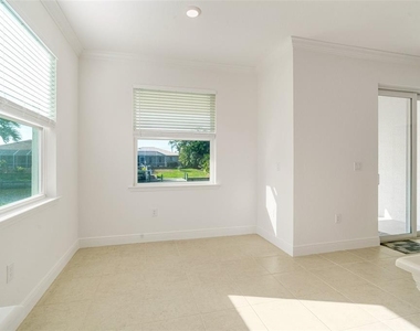 1452 Se 13th Terrace - Photo Thumbnail 8