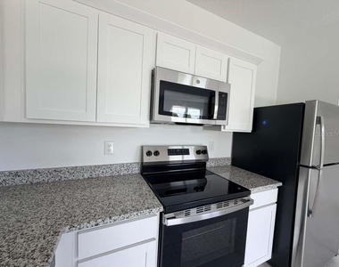 3628 Spire Drive - Photo Thumbnail 4