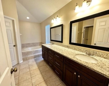 955 W Charing Cross Circle - Photo Thumbnail 18