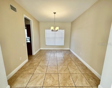 955 W Charing Cross Circle - Photo Thumbnail 5