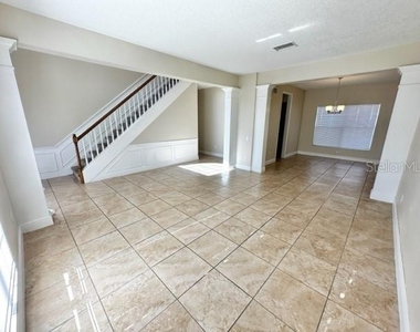 955 W Charing Cross Circle - Photo Thumbnail 2