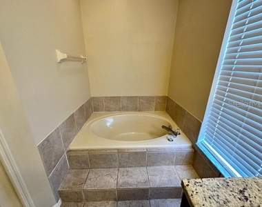 955 W Charing Cross Circle - Photo Thumbnail 19