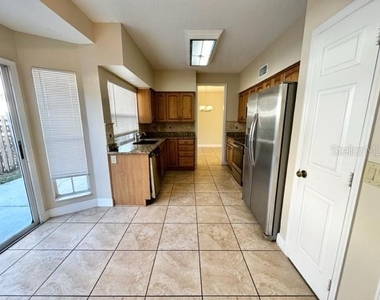 955 W Charing Cross Circle - Photo Thumbnail 8