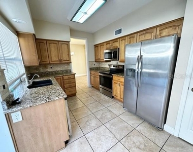 955 W Charing Cross Circle - Photo Thumbnail 7