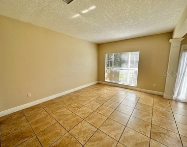 955 W Charing Cross Circle - Photo Thumbnail 4