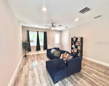 907 Randall Street - Photo Thumbnail 1