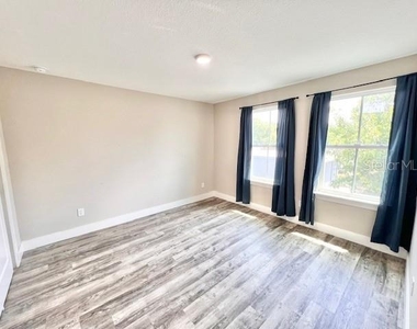 907 Randall Street - Photo Thumbnail 8