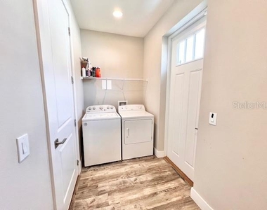 907 Randall Street - Photo Thumbnail 7
