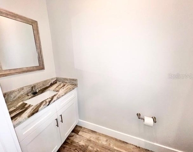 907 Randall Street - Photo Thumbnail 5