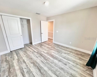 907 Randall Street - Photo Thumbnail 10